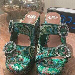 Gianni Bini Green and Crystal Patterned Platform Shoes NWOT